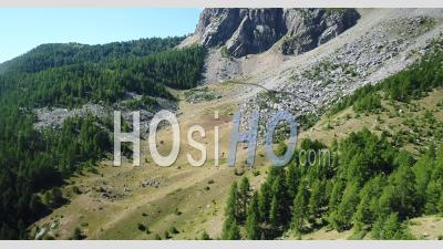 Alp Clot La Font, Hautes Alpes, France, Vidéo Prise Par Drone