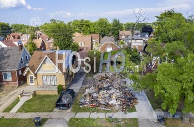 Une Explosion De Gaz Détruit La Maison De Detroit - Photographie Aérienne