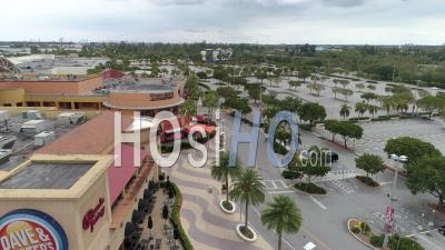 Restaurants Vides Et Cours Dans Dolphin Mall - Vidéo Par Drone