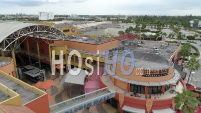 Dolphin Mall Nourriture Et Restaurants Vides Pendant La Pandémie - Vidéo Par Drone