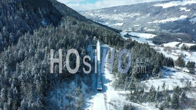 Lieu De Saut à Ski Olympique Près De Grenoble, France- Vidéo Par Drone