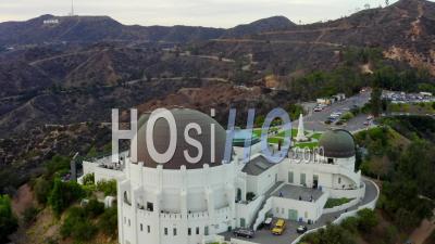 Close Up Of Griffith Observatory With Hollywood Hills In Daylight, Los Angeles, California, Cloudy 4k - Video Drone Footage