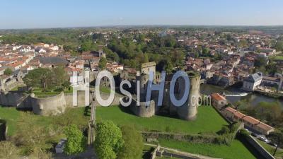 Clisson Et Son Château Vidéo Drone Au Printemps