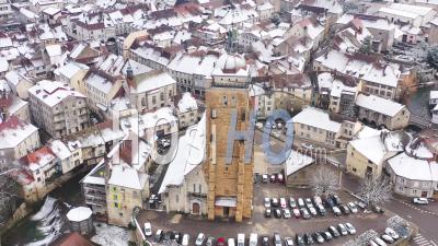 Vue Aérienne De La Ville D'arbois Sous La Neige Filmée Par Drone