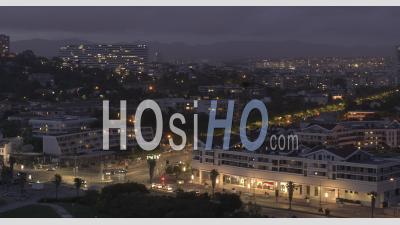 Rond-Point Et Avenue Du Prado à Marseille Au Crépuscule En 6k - Vidéo Par Drone