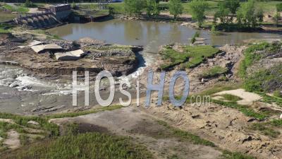 Lacs Vides Après L'échec Des Barrages Du Michigan - Vidéo Par Drone