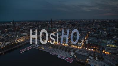 Vue Aérienne De Hamburg De, Mecklembourg-Poméranie-Occidentale, Allemagne Soirée Nuit Bleue Heure - Vidéo Drone