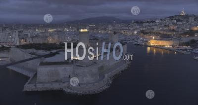 Vieux-Port De Marseille Et Principaux Monuments Au Coucher Du Soleil - Photo Drone