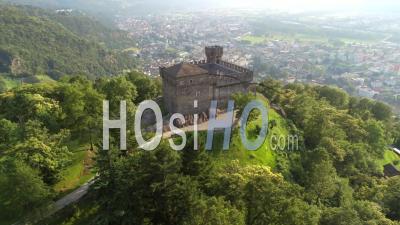 Château Sasso Corbaro, Bellinzona, Suisse - Vidéo Drone