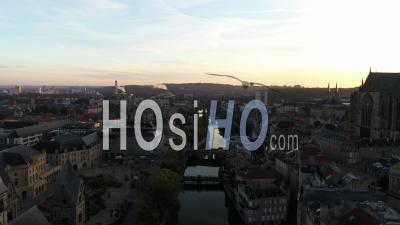 Découverte Du Patrimoine Depuis Le Canal De La Moselle - Metz - Séquences Drone Vidéo