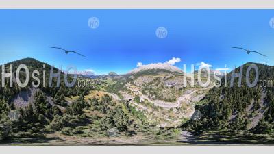 360 Vr, 360 Vr, Paysage Rural Dans La Chaîne De Montagnes Du Dévoluy, Hautes-Alpes, France, Photo Aérienne équirectangulaire Par Drone, Photo Aérienne équirectangulaire Par Drone