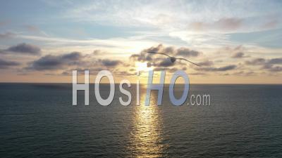 Coucher De Soleil Sur La Mer - Vidéo Par Drone