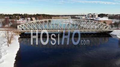 Un Pont De Fer Sur La Rivière - Vidéo Drone