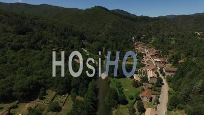 L’estrechure Village - Video Drone Footage