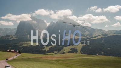 Alpe Di Siusi, Dolomites, Pendant La Journée - Vidéo Par Drone
