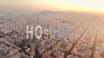 Barcelone, Espagne, Au Coucher Du Soleil - Vidéo Par Drone