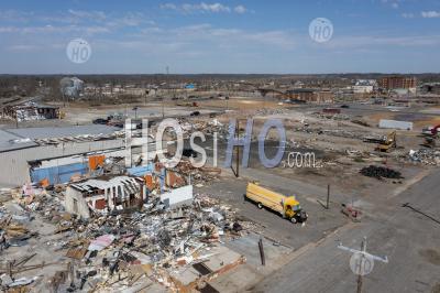 Dommages Causés Par La Tornade De L'ouest Du Kentucky - Photographie Aérienne