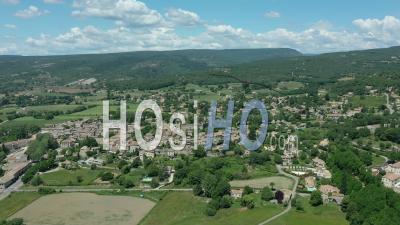 Village De Mane, Parc Naturel Régional Du Luberon, Alpes-De-Haute-Provence, France - Vidéo Drone