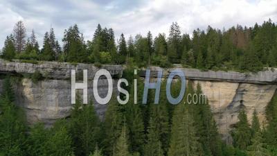Vallée D'entreroches Doubs Vers Morteau Et Pontarlier - Vidéo Par Drone