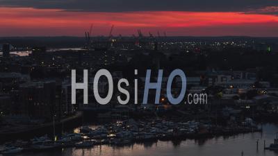 Vue Aérienne Prise De Vue De Southampton Uk, Hampshire, Angleterre Royaume-Uni La Nuit Soir Crépuscule Aube Coucher De Soleil - Vidéo Par Drone