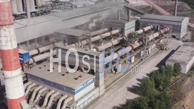 Voler Au-Dessus De L'usine De Fabrication De Ciment - Vidéo Drone