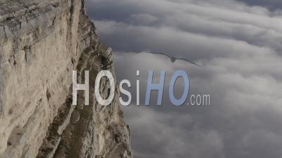  Dent De Crolles Cliff Over Clouds - Vidéo Par Drone