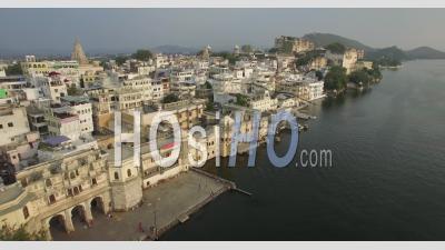 Lake Pichola And The City Palace In Udaipur, Rajasthan, India - Video Drone Footage