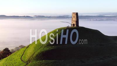 Royaume-Uni, Angleterre, Somerset, Glastonbury, Glastonbury Tor - Séquence Vidéo De Drone