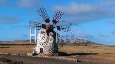 Espagne, Îles Canaries, Fuerteventura, Molino De Tefia, Moulin à Vent Traditionnel à Tefia - Vidéo Par Drone