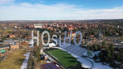 2022 - Vue Aérienne Sur Le Campus De Boulder De L'université Du Colorado En Hiver - Vidéo Par Drone