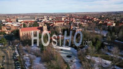 2022 - Vue Aérienne Sur Le Campus De Boulder De L'université Du Colorado En Hiver - Vidéo Par Drone