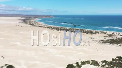 2020 - Excellent Aerial Shot Of Sand Dunes And Waves Crashing On Sherina Beach Of Eyre Peninsula, South Australia - Video Drone Footage