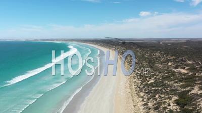 2020 - Excellent Aerial Shot Of Waves Slowly Rolling Towards Surfers Beach On Streay Bay, Eyre Peninsula, South Australia - Video Drone Footage