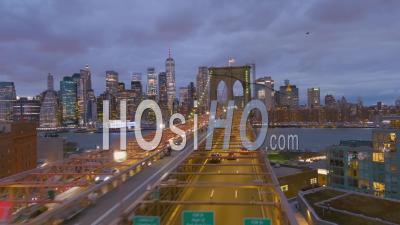 Magnifique Magnifique Vue Aérienne Dramatique Du Pont De Brooklyn La Nuit à New York - Vidéo Par Drone