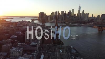 2020 - Very Good Aerial Over Lower Manhattan New York, Brooklyn Bridge, Manhattan Bridge And East River - Video Drone Footage