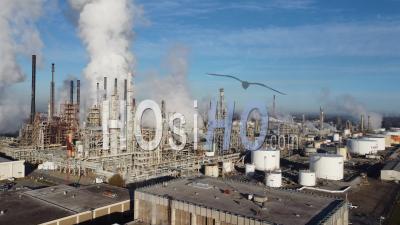 2020 - A Huge Oil Refinery Along The Mississippi River In Louisiana Suggests Industry, Industrial, Pollution - Video Drone Footage