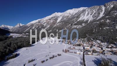  Domaine Skiable Nordique D'albert à L'entrée De La Vallée De La Clarée, Hautes-Alpes, En Hiver, Vidéo Par Drone