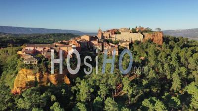 Roussillon, Labellisé Les Plus Beaux Villages De France, Les Plus Beaux Villages De France, Vaucluse, France - Video Par Drone