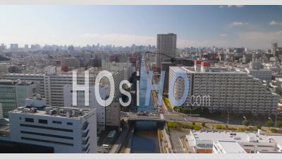  Vue Aérienne De La Rivière Qui Traverse La Ville De Tokyo - Vidéo Aérienne Par Drone