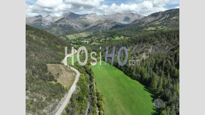 Paysage De Montagne Vers Le Vernet, Au Sud Du Lac De Serre-Ponçon, Alpes De Hautes Provence, France - Photographie Aérienne