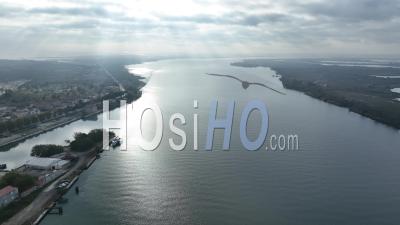 Le Delta Du Rhône à Port Saint Louis Du Rhône Au Lever Du Soleil - Vidéo Par Drone
