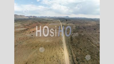 Route D1261 Dans Les Hauts Plateaux De Khomas À Proximité De Nauchas, District De Windhoek, Région De Khomas, Namibie - Photographie Aérienne