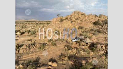 Camping Namibgrens, Camping Entre De Gros Rochers De Granite, Namibie - Photographie Aérienne