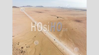Véhicule 4x4 Sur Desert Road D1273 À Proximité De Solitaire, Namibie - Photographie Aérienne
