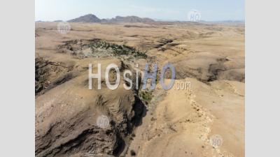 Gaub River Canyon Vu Par Drone Depuis La Route C14 Jusqu'à Walvis Bay, à Proximité Du Col Kuiseb, Namibie