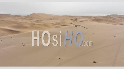 Dune 7, Un Groupe Sur Les Dunes De Sable à Walvis Bay, Namibie - Vidéo Par Drone