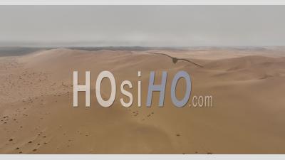 Dunes De Sable Le Long De La Route B2 Près De Swakopmund, Namibie - Vidéo Par Drone