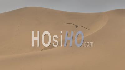 Dunes De Sable Le Long De La Route B2 Près De Swakopmund, Namibie - Vidéo Par Drone