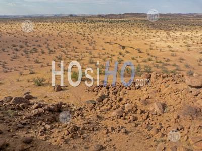 Formation De Red Rock à Proximité De La Montagne Brandberg, Vue Par Drone Depuis La Route D2612, Namibie