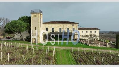 Vignobles Trolong-Mondot Castel Et Son Restaurant Gastronomique Deux Étoiles Michelin - Vidéo Par Drone